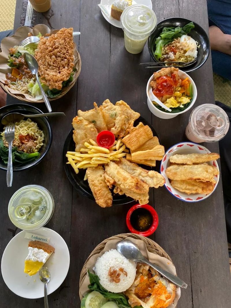 Sejumlah menu yang dipesan pengunjung di Bonbale Yogyakarta.