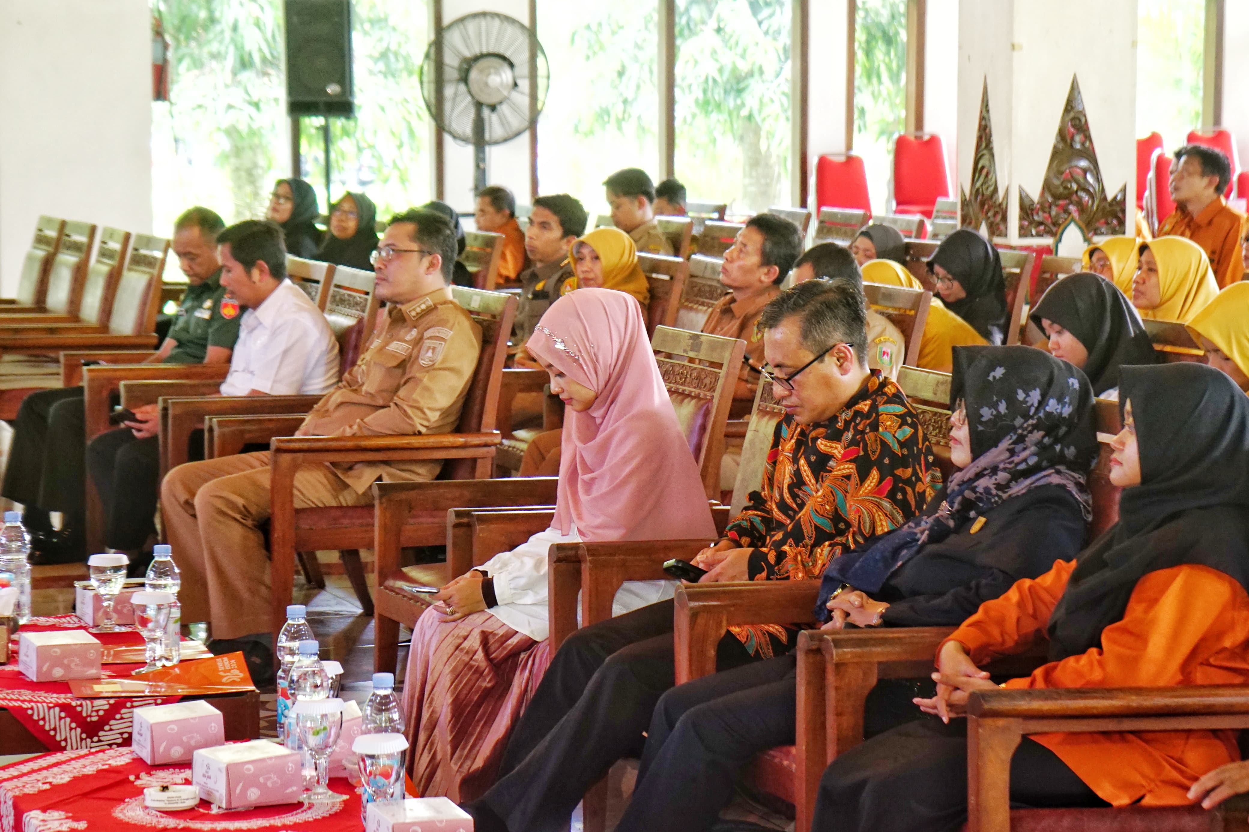 PAPARAN: Bupati Magelang saat membuka sekaligus memberikan arahan pada acara FGD Sosialisasi SE 2026 di Pendopo Setda Kabupaten Magelang, Selasa (18/11),