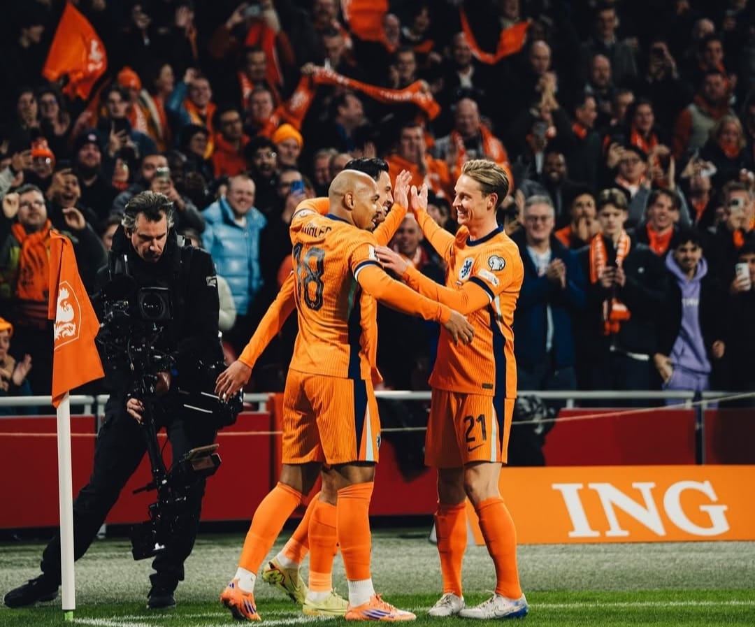 Para pemain Belanda rayakan gol Tijjani Reijnders dalam kemenangan Belanda atas Lithuania