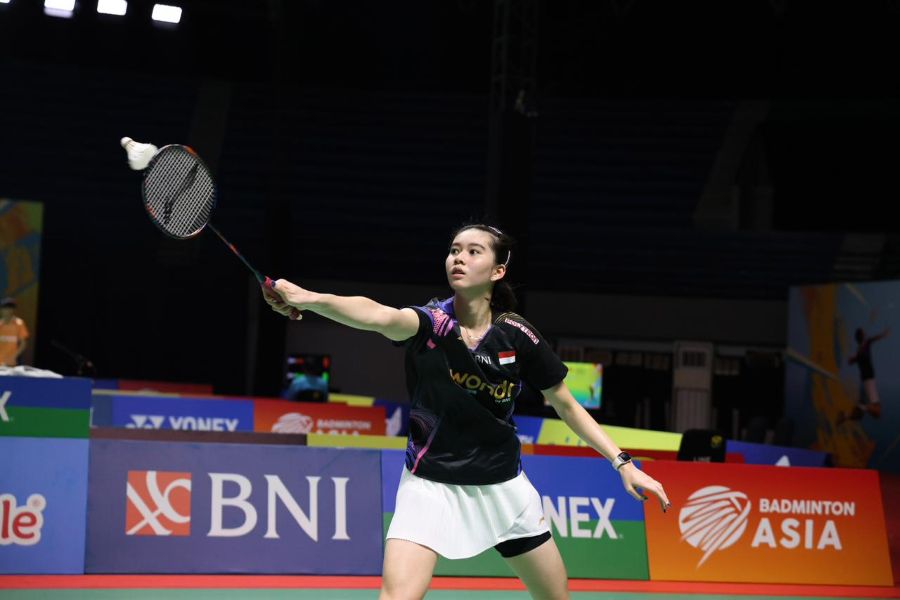 Pebulutangkis tunggal putri Indonesia, Chiara Marvella Handoyo saat berlaga di GOR Among Rogo, Yogyakarta, Rabu (19/11/2025).