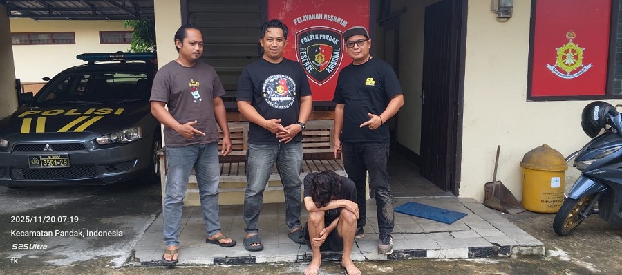 Polisi dan Tersangka pencurian Peralatan Sekolah di SDN Ciren.