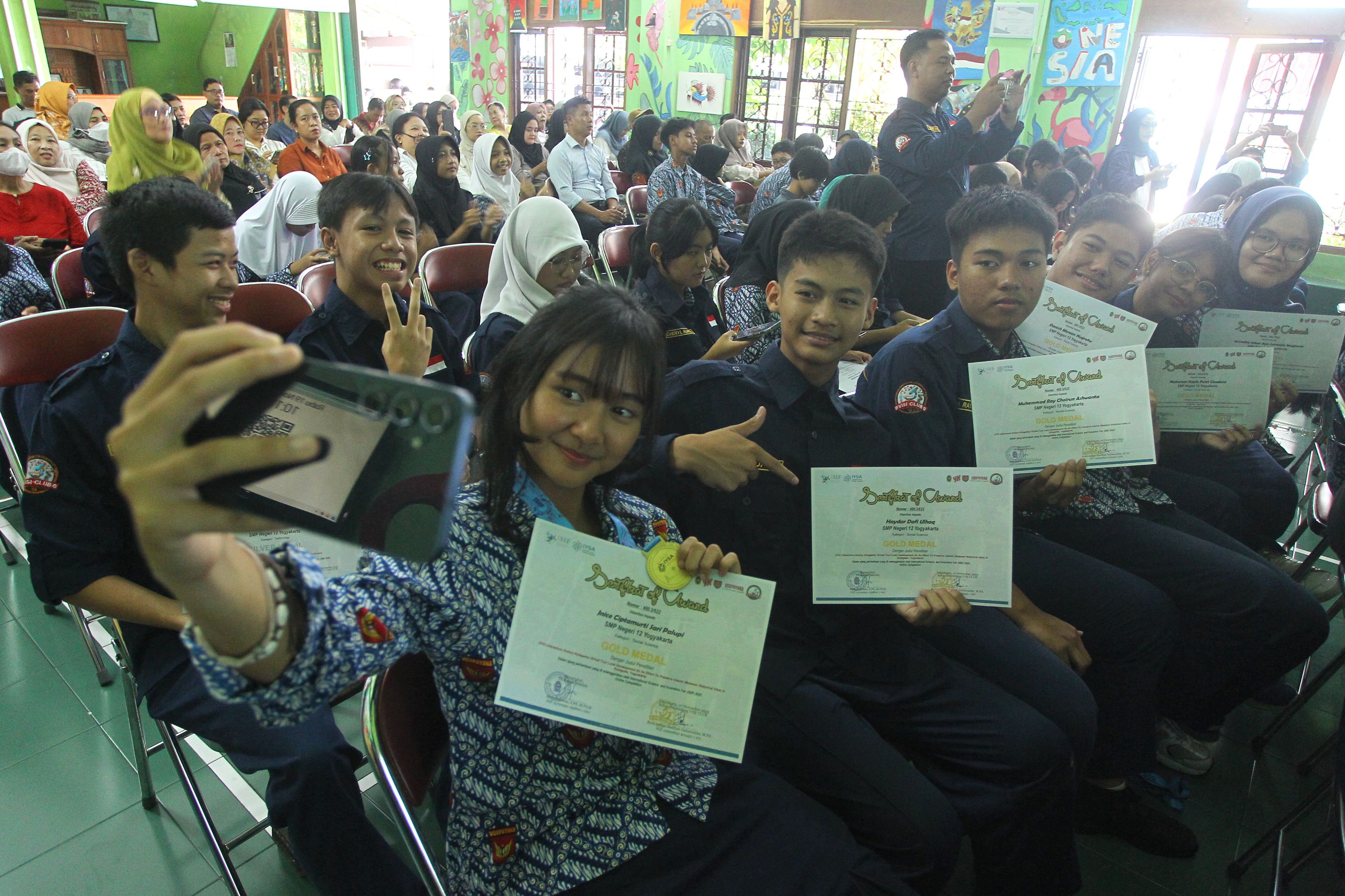 Raih Medali Internasional di ISIF 2025, SMPN 12 Yogyakarta Perkuat Tradisi Riset