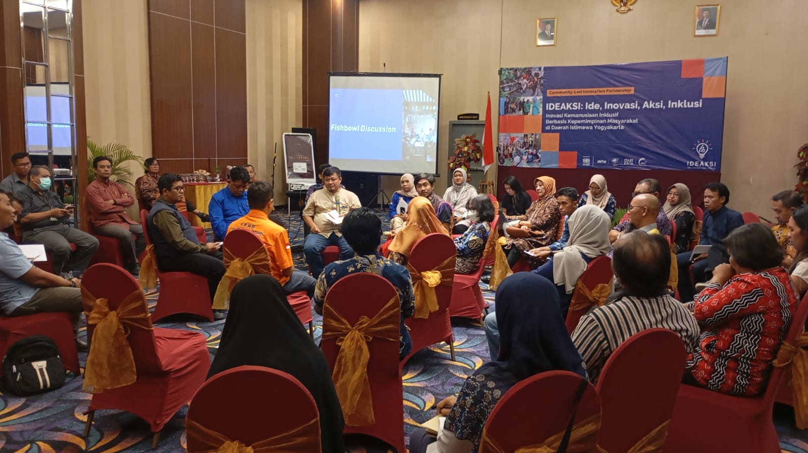 Suasana pertemuan para inovator bersama dengan stakeholder terkait dalam kegiatan Pertemuan Audiensi Inovator IDEAKSI 2.0 dan Multi Pihak di Hotel Tara, Kamis (20/11/2025).