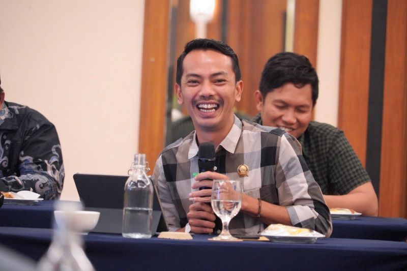 GIGIH: Berasal dari lingkungan pesantren, Saiful Anwar mampu membuktikan kemampuannya dan berhasil menduduki kursi ketua Komisi B DPRD Kebumen.
