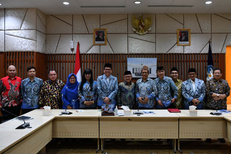 KOMITMEN: Jajaran pengurus Badan Musyawarah Perguruan Swasta (BMPS) saat berfoto bersama beberapa waktu lalu.&nbsp;