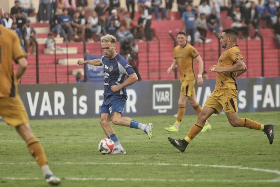 Foto pertandingan antara PSIM Jogja melawan Bhayangkara FC di SSA Sabtu (22/11/2025).
