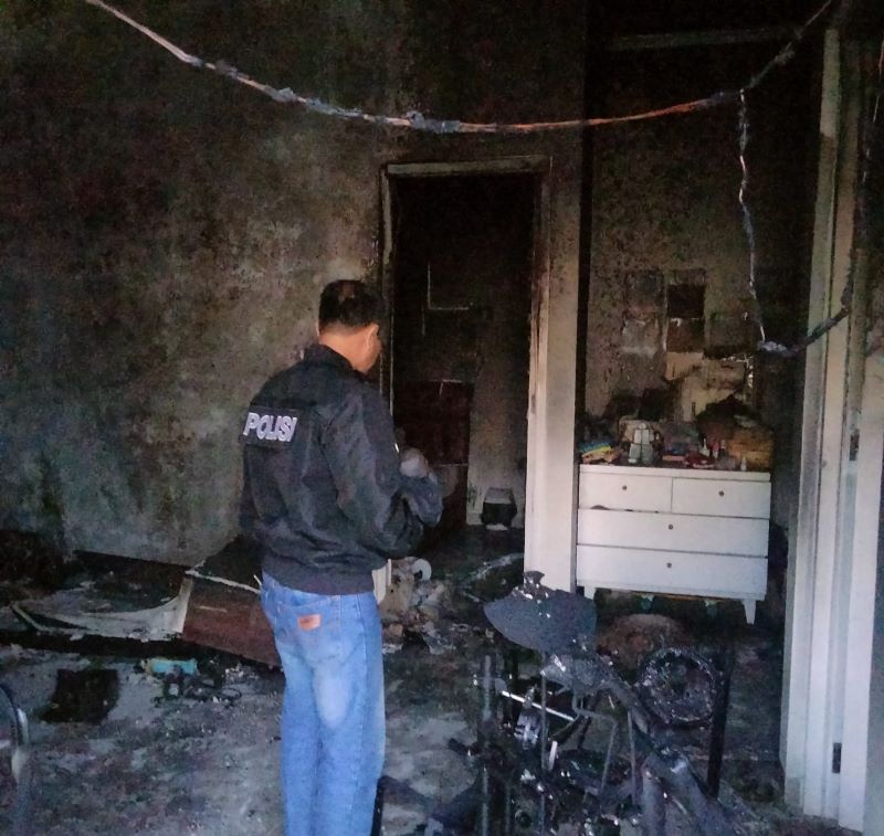 LUDES: Rumah yang berada di Perumahan Green Kuantan, Blok A5, Plawonan RT 3, Argomulyo, Sedayu hangus terbakar Minggu (23/11).