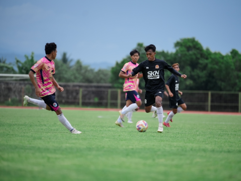 JELANG LIGA : Persak Kebumen menjalani laga uji coba melawan PSIW Wonosobo di GOR Sarwo Edhie Wibowo, Puworejo, Jumat (21/11)