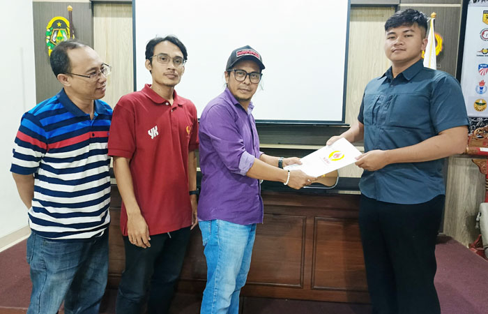 Perwakilan Wakil Wali Kota Jogja Wawan Harmawan saat mengambil formulir Bacalon Ketum KONI Kota Jogja.&nbsp;