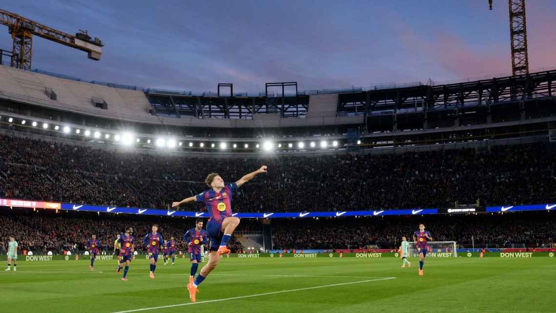 Selebrasi Fermin Lopez saat Barcelona kembali ke Camp Nou dalam kemenangan 4-0 atas Athletic Club