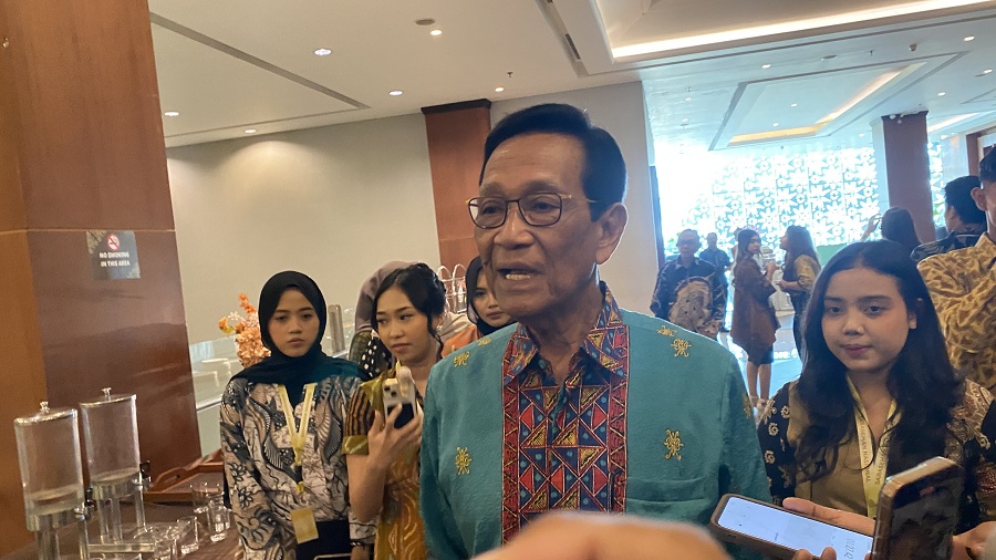 Gubernur DIY Hamengku Buwono X saat ditemui di Hotel Sahid Raya, Sleman,&nbsp;Senin&nbsp; (24/11/2025).&nbsp;