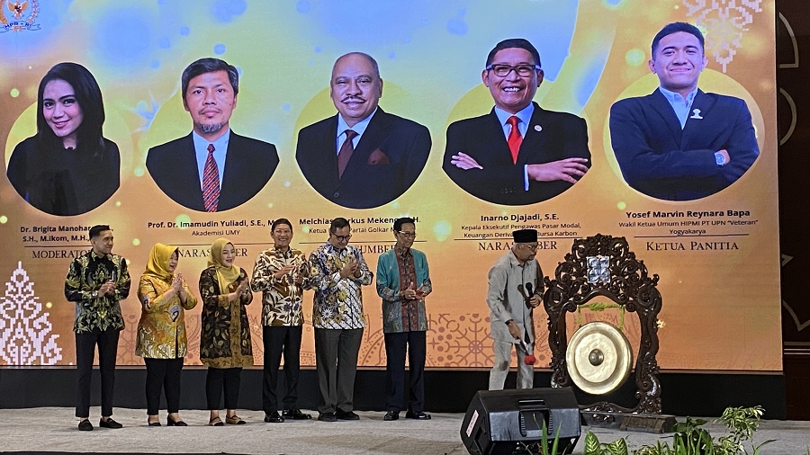 CEREMONY: Gubernur DIY HB X saat menjadi pembicara di acara Sarasehan Nasional Obligasi Daerah di Hotel Sahid Raya, Sleman, Senin (24/11/2025).