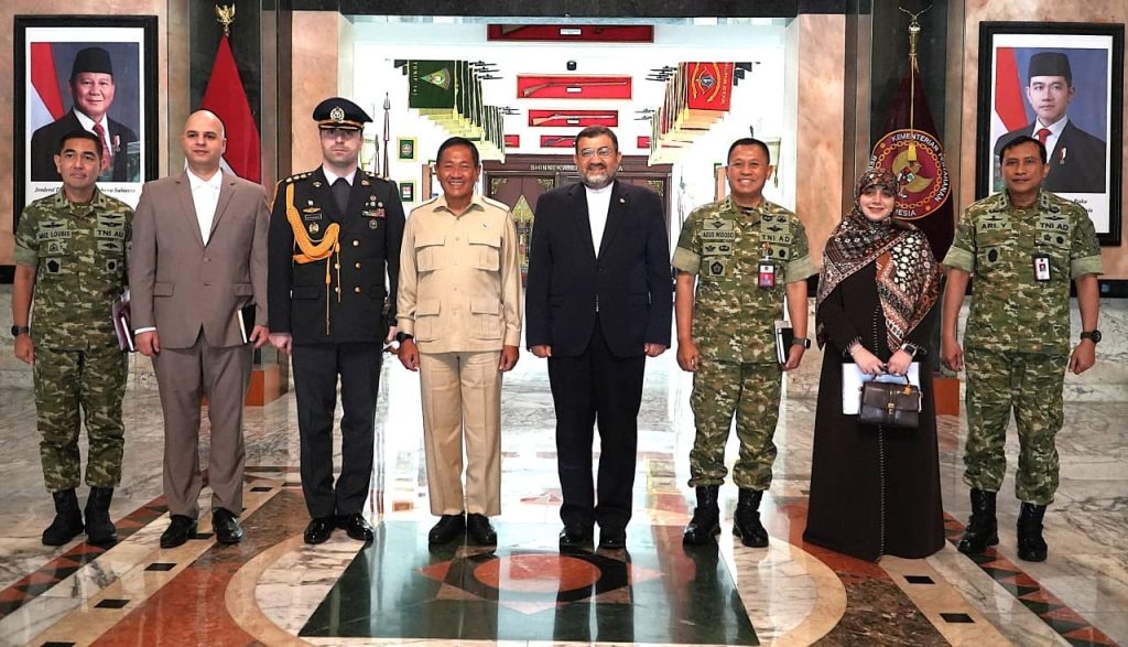 Petemuan Wamenhan dengan Dubes Iran di Kantor Kemhan