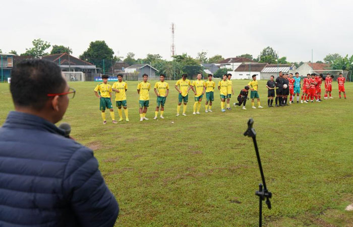 Ketua Umum Askab PSSI Sleman Wahyudi Kurniawan saat membuka Piala Askab PSSI Sleman 2025.