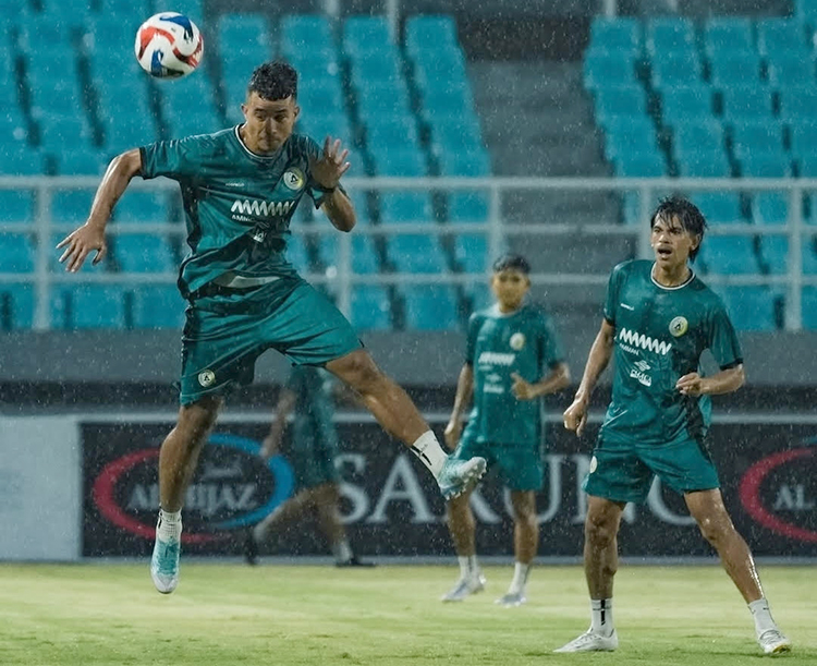 Para pemain PSS Sleman saat menjalani latihan.&nbsp;