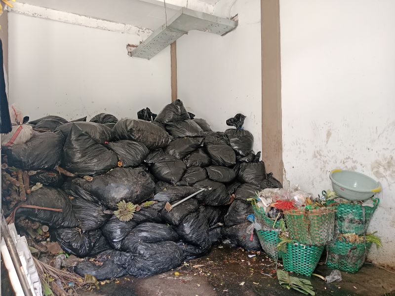 Kondisi tempat pembuangan sampah di Pasar Godean Selasa (25/11).