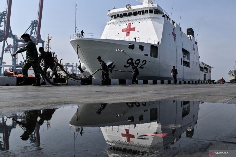 KRI Radjiman Wedyodiningrat milik TNI AL yang diperkirakan akan dikirim kembali ke Gaza