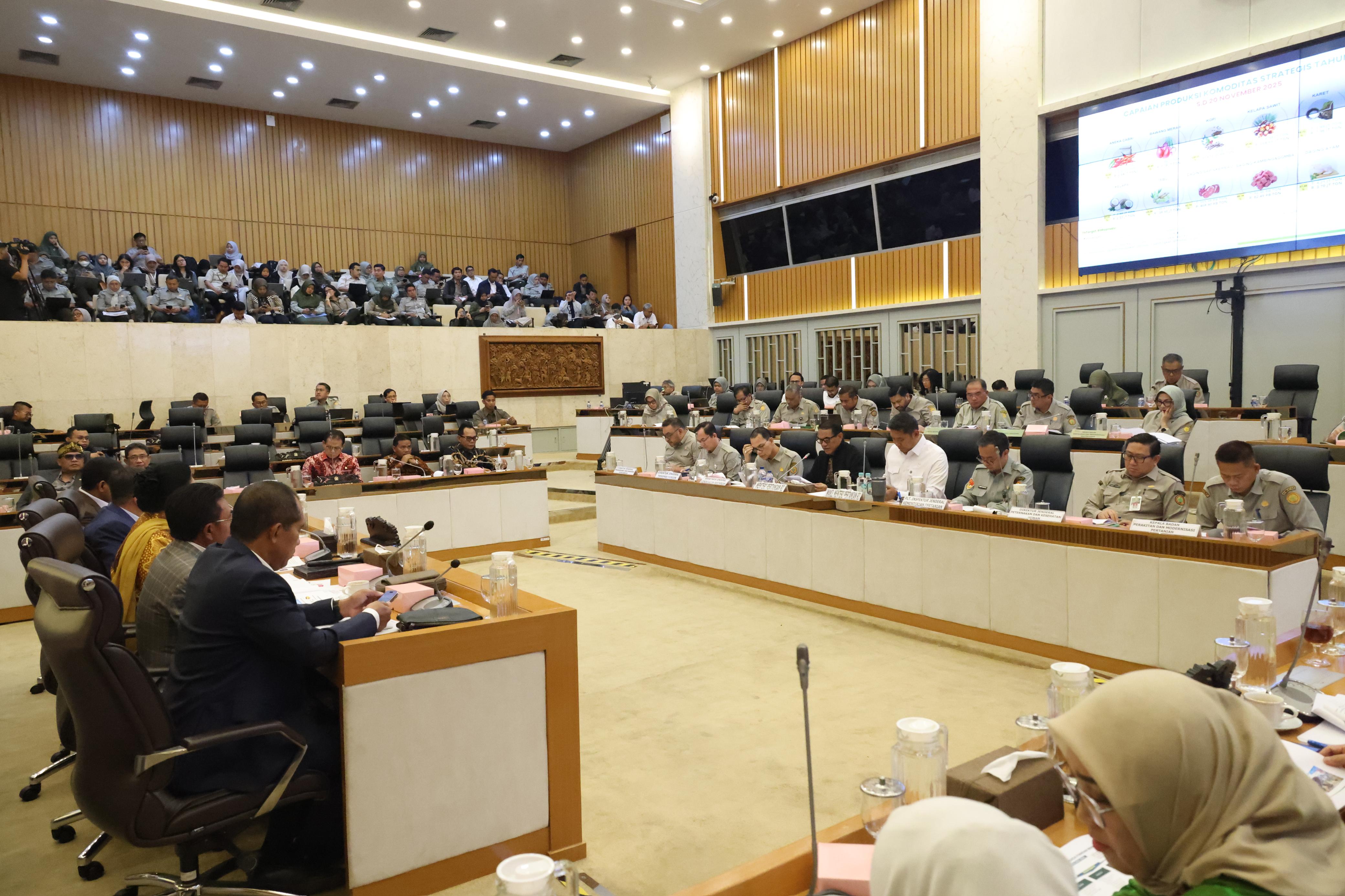 Rapat Kerja Komisi IV DPR RI bersama Kementerian Pertanian pada Senin (24/11/2025)
