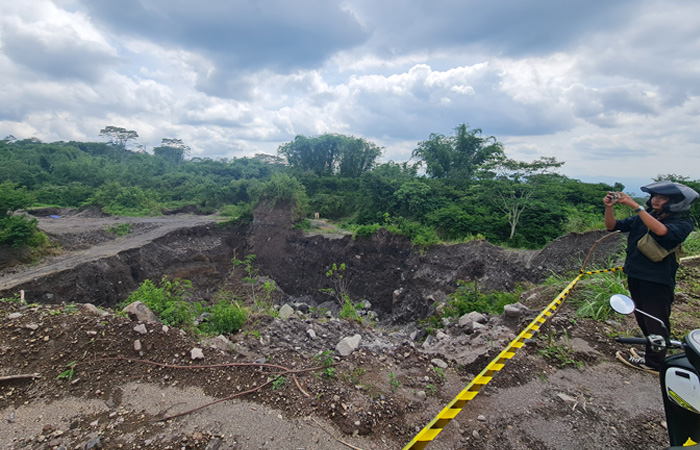 MEMPRIHATINKAN: Kondisi kawasan Taman Nasional Gunung Merapi (TNGM) di Kecamatan Dukun, Kabupaten Magelang akibat penambangan.