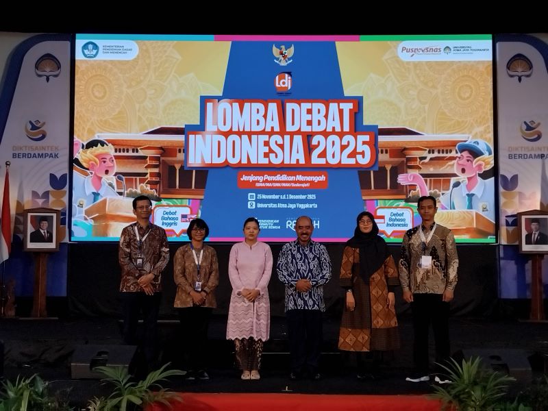 DIMULAI: Rektor UAJY Dr G Sri Nurhartanto bersama Kepala Pusat Prestasi Nasional Maria Veronica Irene Herdjiono,dan Ketua Panitia LDI 2025 Retno Juni Rochmaningsih