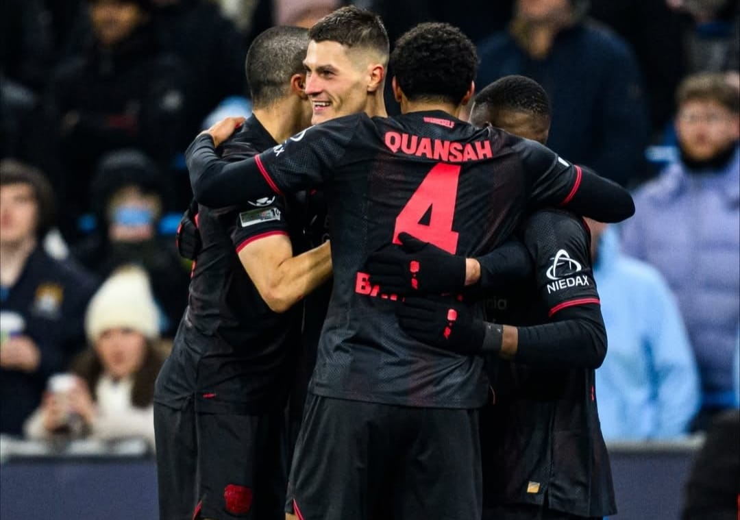 Pemain Bayer Leverkusen rayakan gol Patrick Schick dalam kemenangan atas Manchester City di Liga Champions