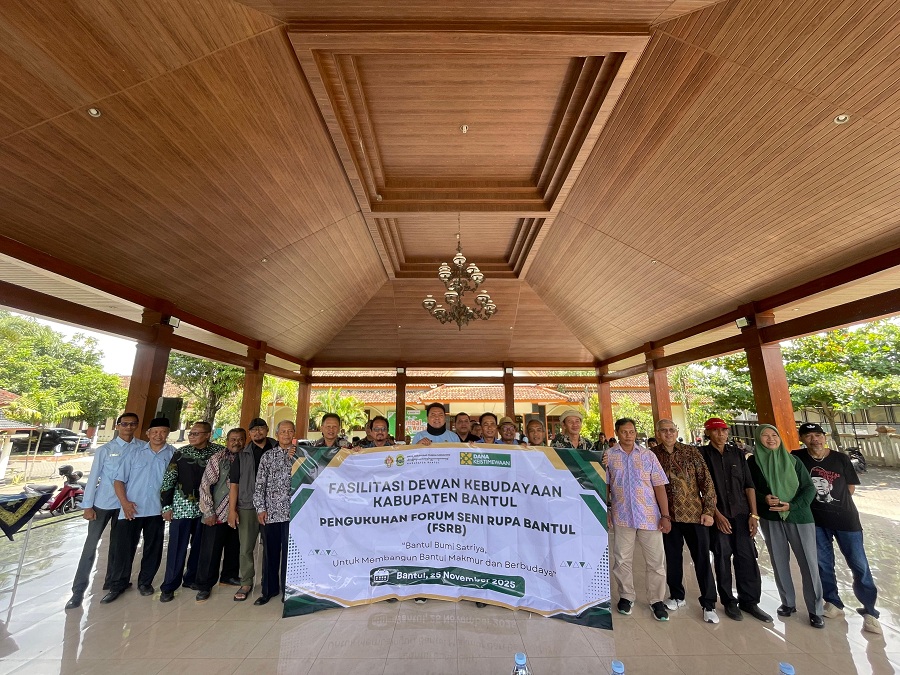 Pengurus FSRB sedang dikukuhkan di Pendopo Kelurahan&nbsp; Bangunharjo, Sewon Selasa (25/11/2025).