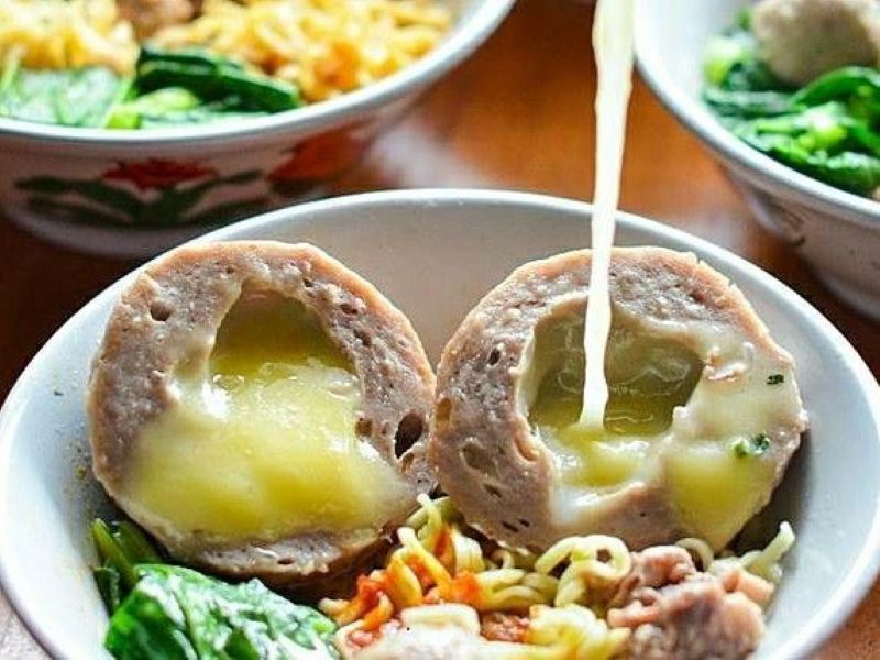 Bakso keju lumer di Yogyakarta.