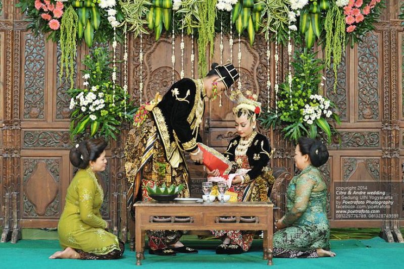 Ilustrasi Salah Satu Rangkaian Upacara Pernikahan Adat Yogyakarta.