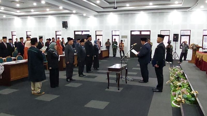 PELANTIKAN: Sejumlah JPTP di sumpah sebelum menduduki jabatan baru.&nbsp;
