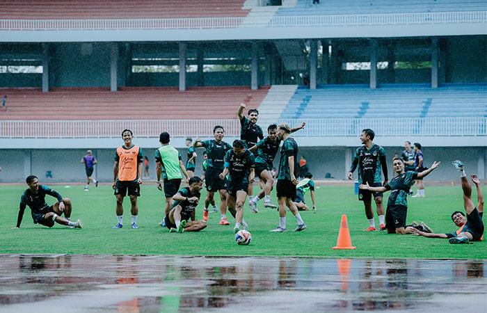 Persiapan tim PSIM Jogja saat menjalani latihan sebelum menghadapi Persija Jakarta.