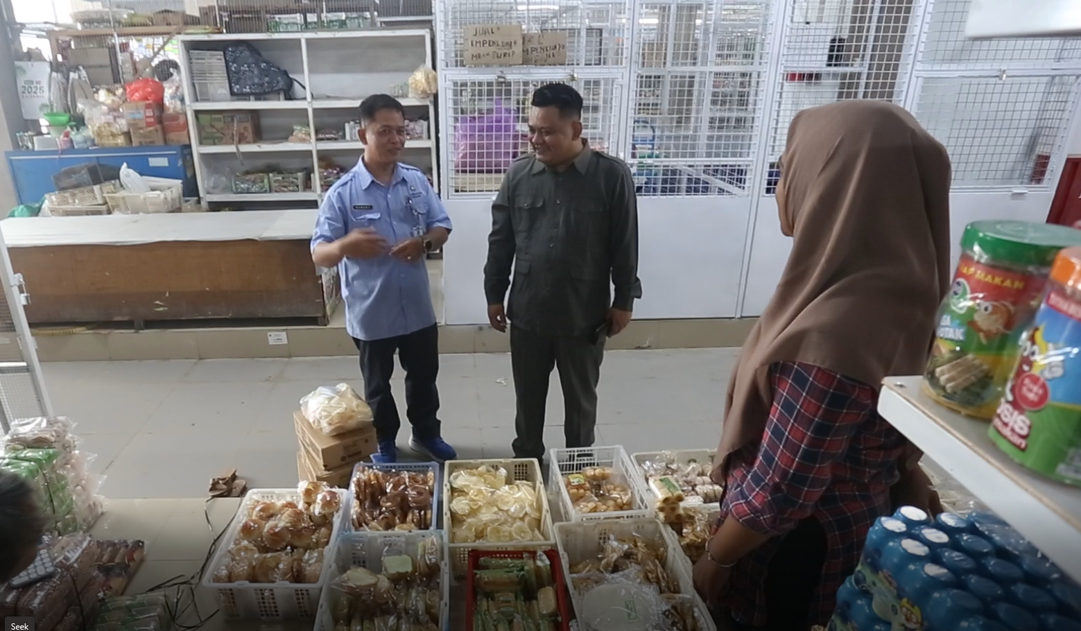 Wakil Ketua Komisi C DPRD Kabupaten Sleman Shodiqul Qiyar saat meninjau Pasar Godean