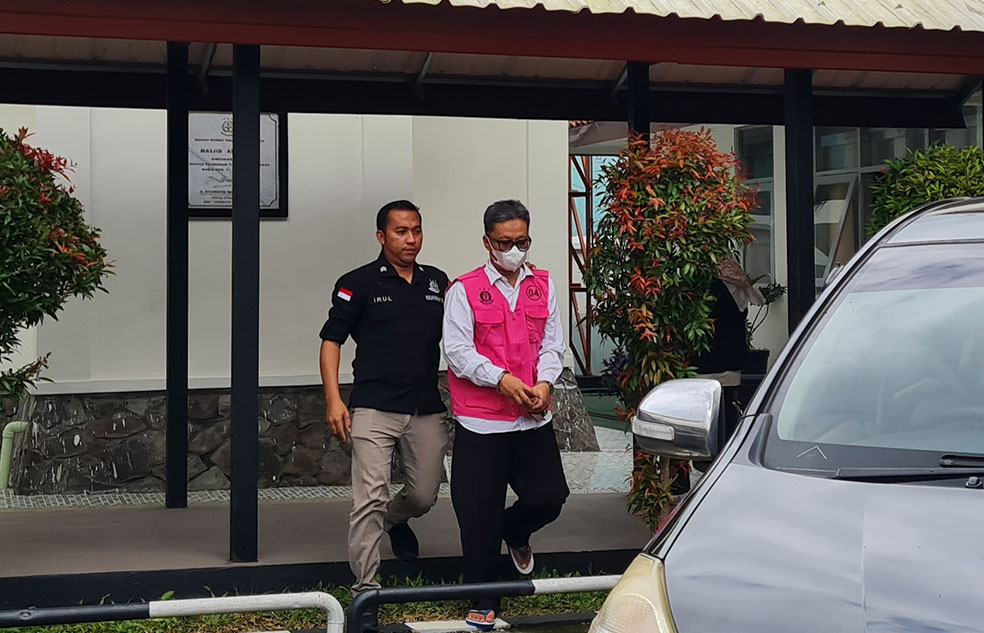 DITAHAN: Tersangka RSK ditahan selama 20 hari ke depan atas dugaan korupsi pengadaan APAR tahun 2023.