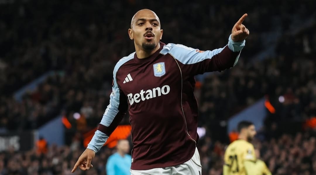 Selebrasi Donyell Malen setelah mencetak gol dalam kemenangan Aston Villa atas Young Boys di Europa League