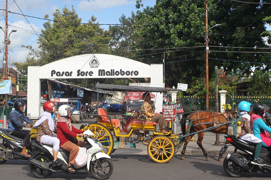 Suasana kawasan Malioboro sisi selatan, Kota Jogja, Minggu (30/11/2025).