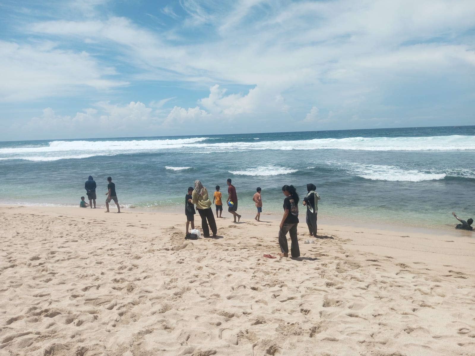Lurah Tepus Hendro menyebut, Pantai Indrayanti yang sebelumnya menjadi primadona di wilayah kini sepi karena kalah tren dengan Pantai Drini.