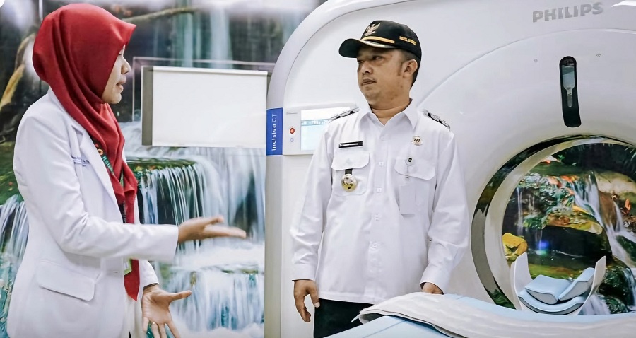 PENINJAUAN: Wakil Bupati Kulon Progo berdialog dengan dokter di RSUD Wates.