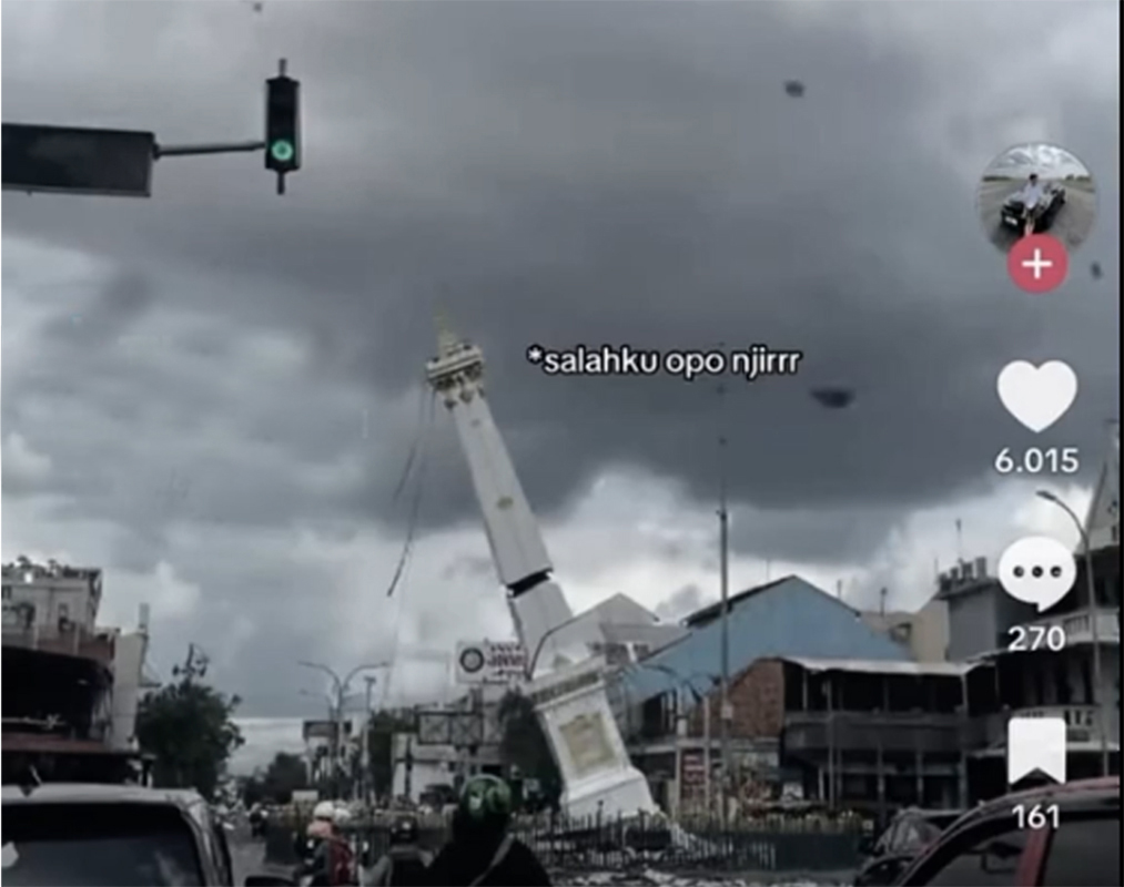 tugu jogja ambruk (tiktok @ksmconfidential)