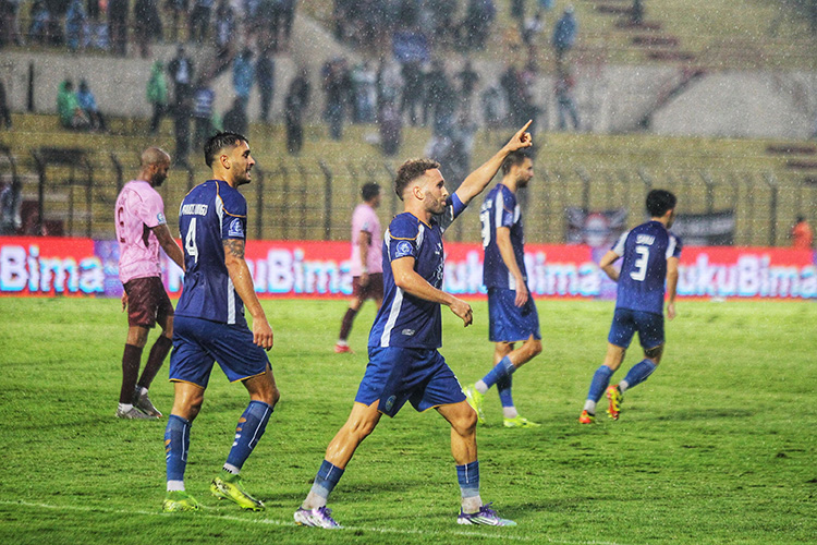 LIBUR LAMA: Suasana Stadion Sultan Agung saat pertandingan PSIM Jogja menjamu Persik Kediri, Bantul, Jumat (31/10/202) . Lamanya jeda kompetisi disesalkan karena tidak dibarengi adanya kompetisi.