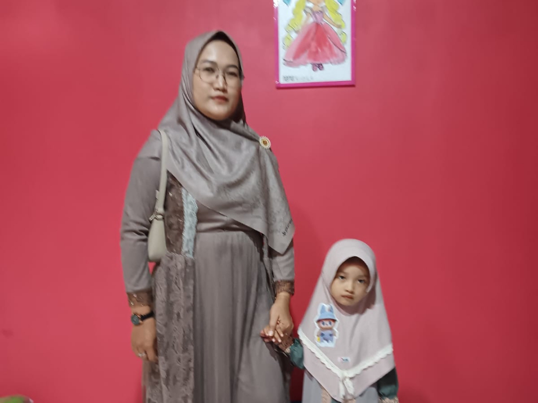 Sosok ibu dan anak asal Desa Jlegiwinangun, Kecamatan Kutowinangun yang dilaporkan hilang selama sepekan setelah meninggalkan rumah. (Istimewa)
