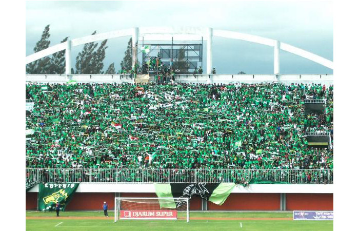 Slemania saat mendukung PSS Sleman di tahun 2007 silam.