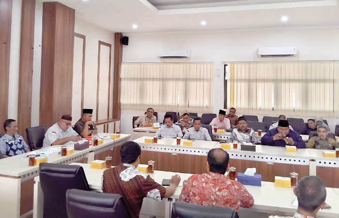 Sejumlah anggota komisi I dan IV DPRD Kabupaten Padang Pariaman saat kunker di Pemkab Sleman, Selasa (2/12).