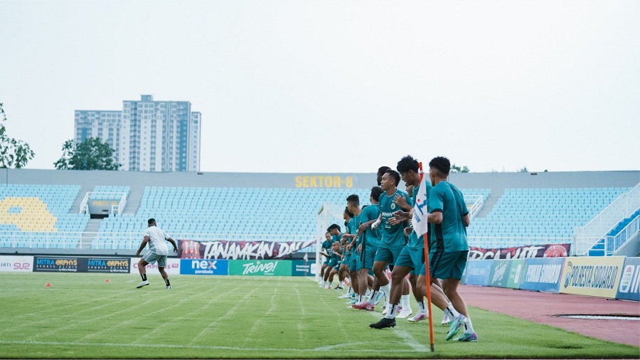 Para pemain PSS Sleman saat menjalani latihan rutin.&nbsp;