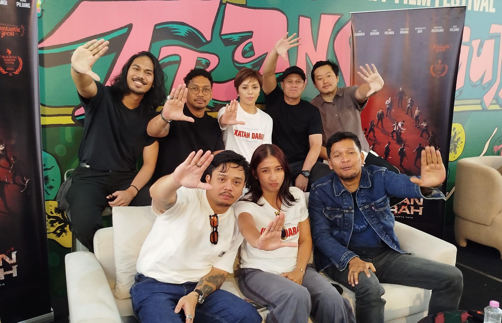 Produser, sutradara, dan cast film Ikatan Darah saat menggelar press junket dalam JAFF Festival di Empire XXI Jogja, Rabu (3/12/2025).