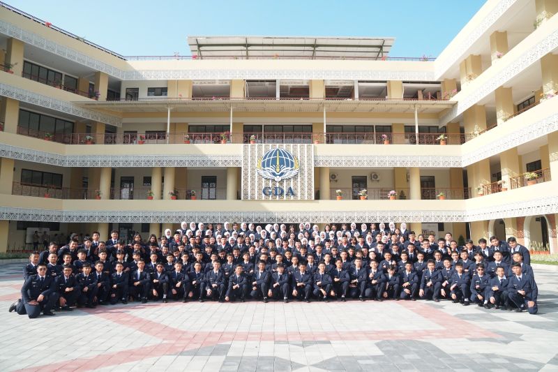 Global Darussalam Academy (GDA), Sekolah Menengah Atas (SMA) berasrama yang memadukan pendidikan karakter Islami dan kurikulum internasional.