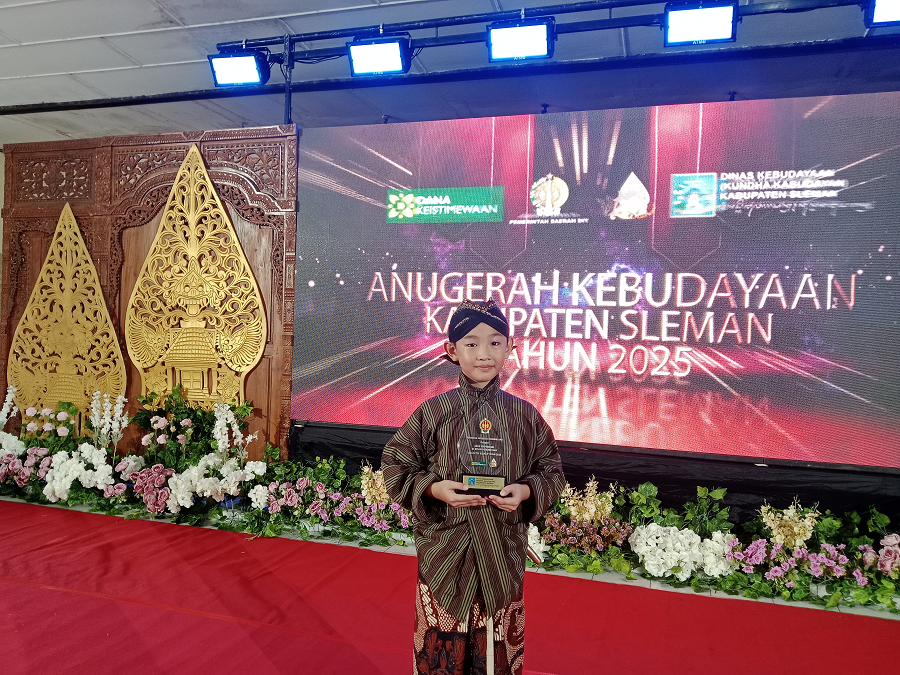 Francis El Nathan Hardianto.
