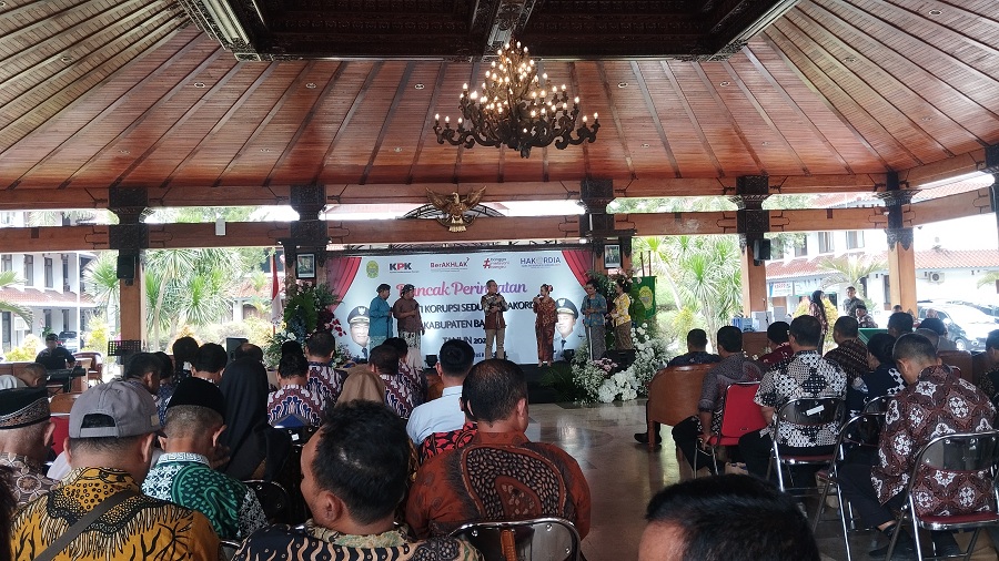 SEREMONI: Persembahan anekdot yang menceritakan tentang gratifikasi di pemerintahan dalam peringatan Hakordia di Pendopo Parasamya Bantul,&nbsp;Kamis (4/12/2025)