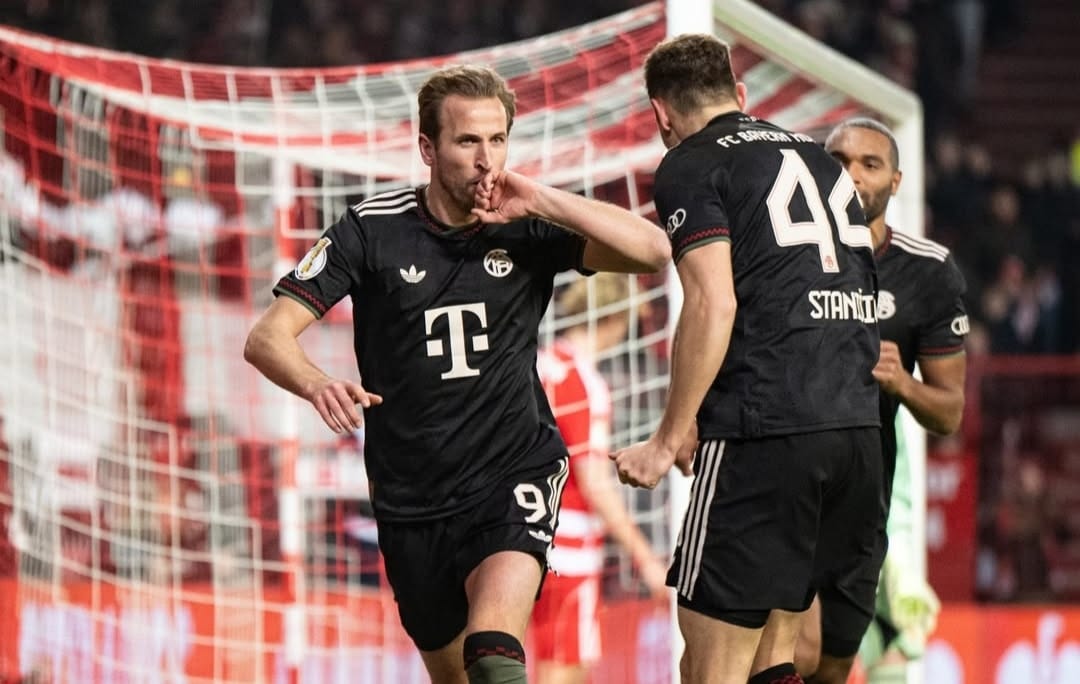 Selebrasi Harry Kane setelah mencetak gol ke gawang Union Berlin dalam kemenangan Bayern Munich di DFB Pokal