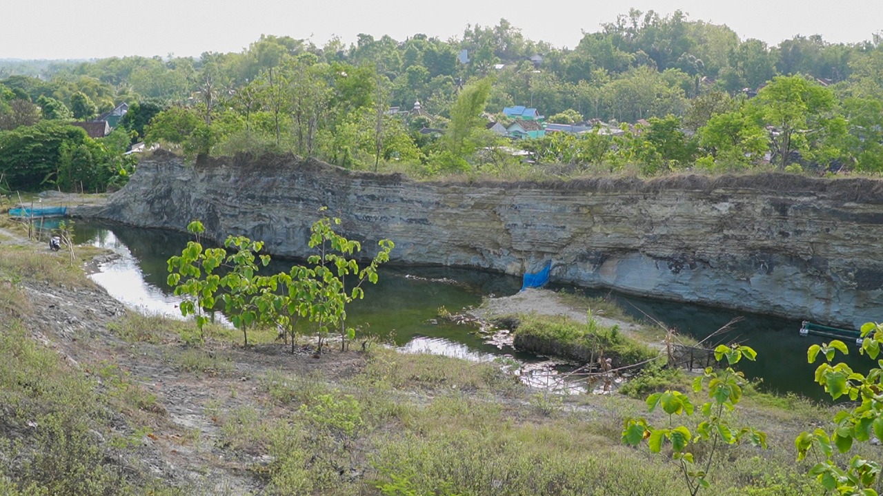 Sesar Opak Bukit Mengger, Bantul, Lokasi Geologi yang terlihat.
