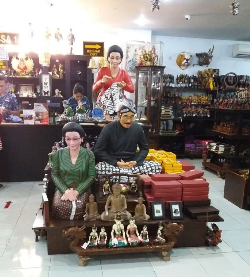 koleksi di hamzah batik.