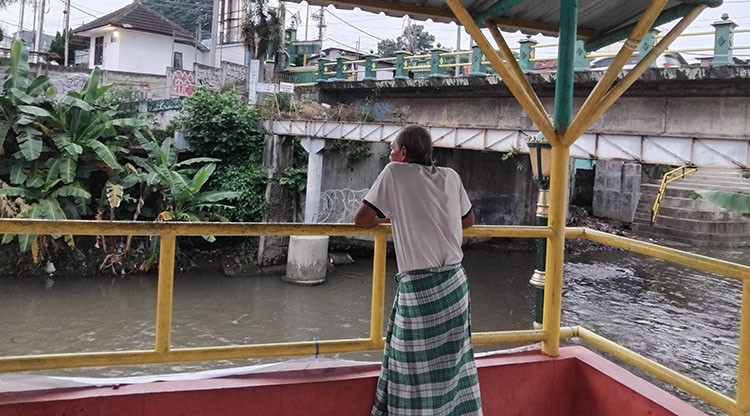 &nbsp;Sungai Winongo&nbsp;yang melintasi Kota Jogja ini rawan longsor di beberapa titik.  &nbsp;